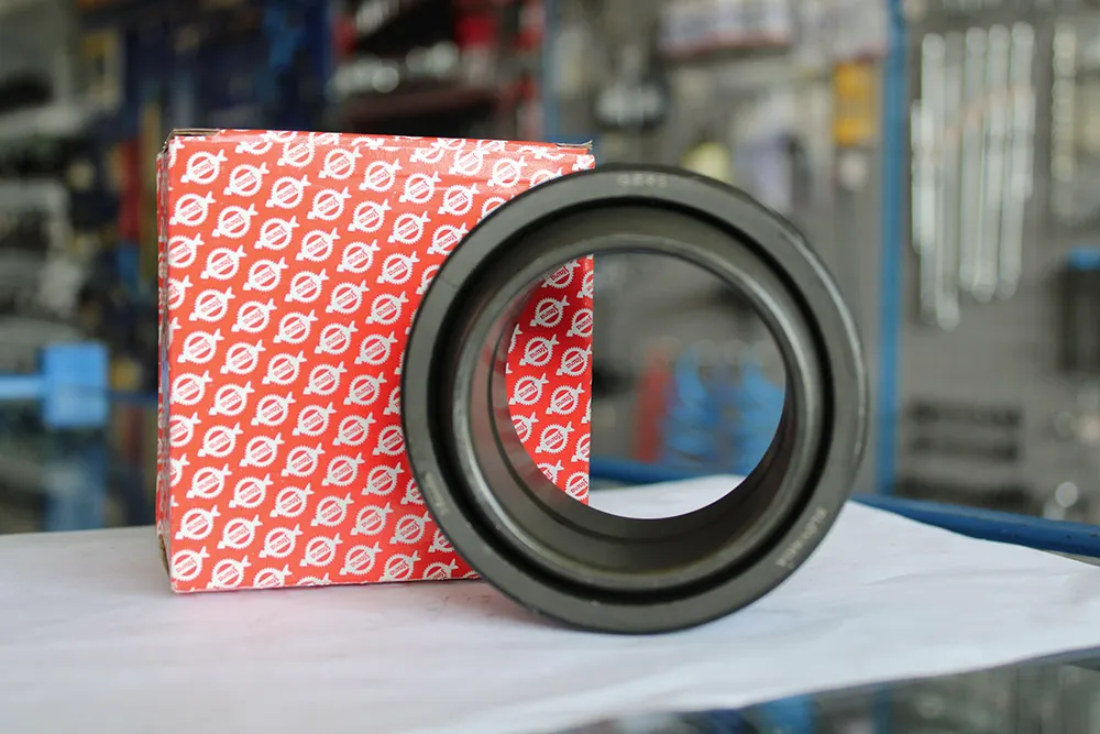 GE 60 cuplă sferică SLAVIA